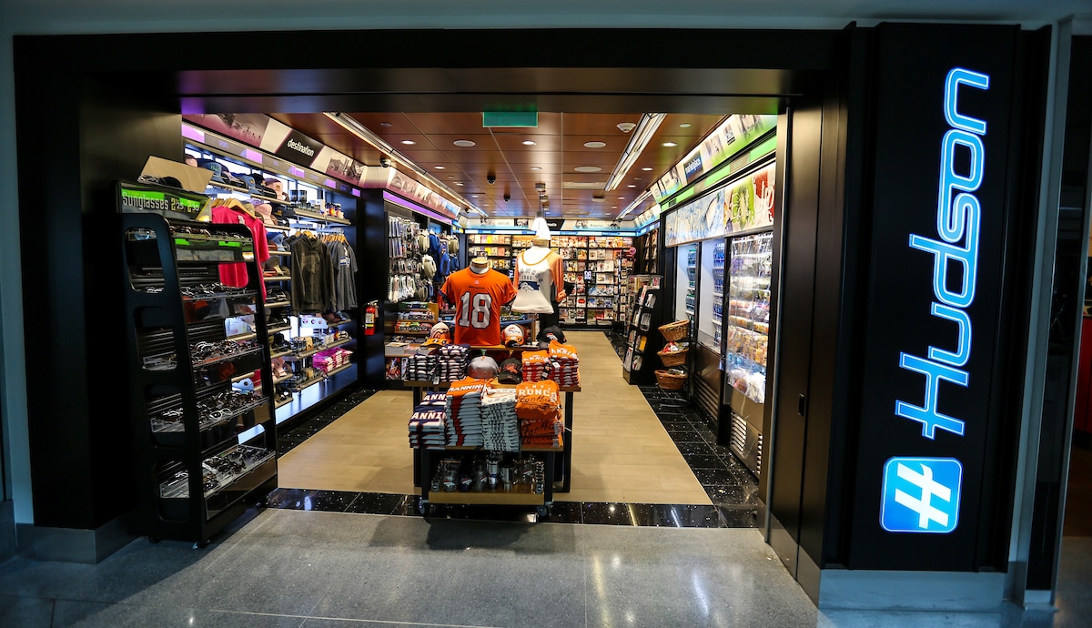 Picture of Hudson News shop near gate C47.